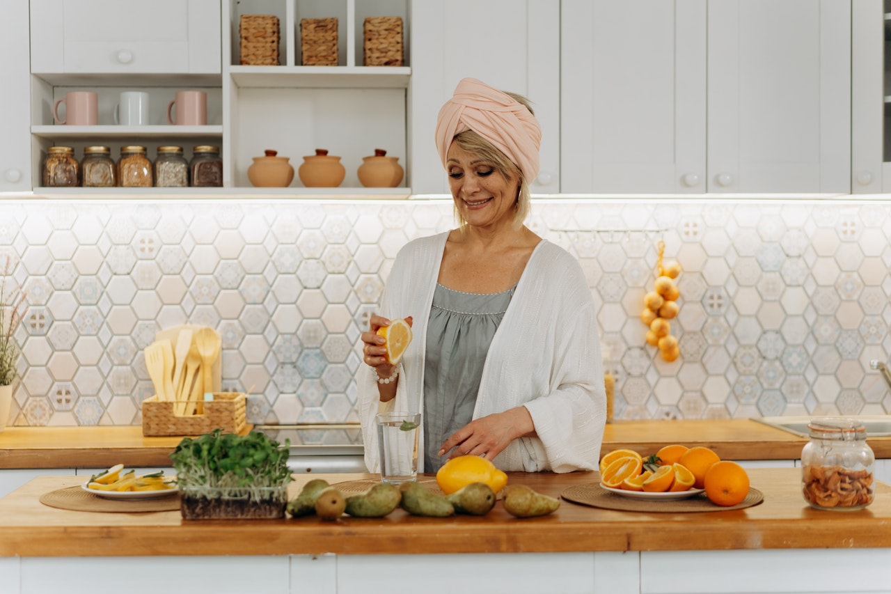 Cosa mangiare per dimagrire in menopausa e prendersi cura di sé