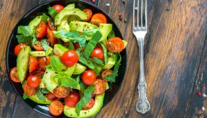 insalata ricca di avocado